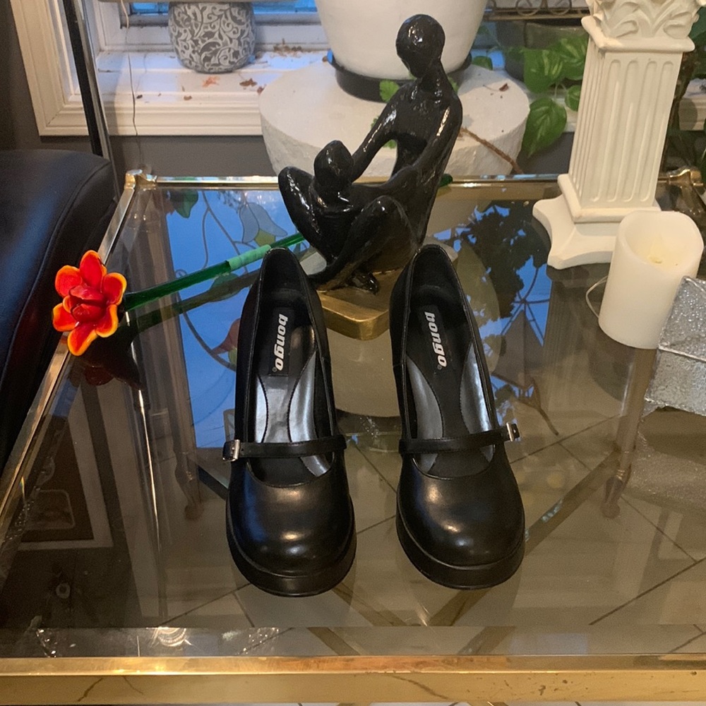Black heel size 7